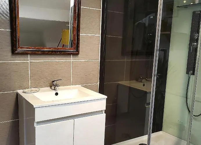 Le Grenier Superbe T3 Climatisation Terrasse Wi-fi Netflix 15 Mn Coeur De 70m2